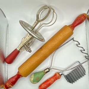 Vintage Lot Set of 4 Kitchen Utensils Wooden Red/Green Handles Primitive Decor